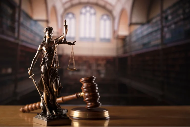 lose-up of the Lady Justice statue with a gavel and law library background, highlighting legal process outsourcing (LPO) and virtual paralegal services.